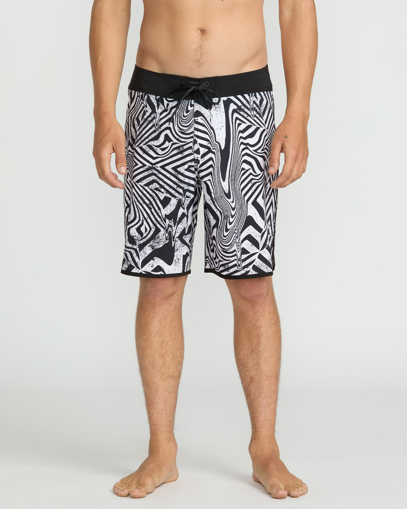 Infuse Scallop Mod 19" Boardshorts - White Black