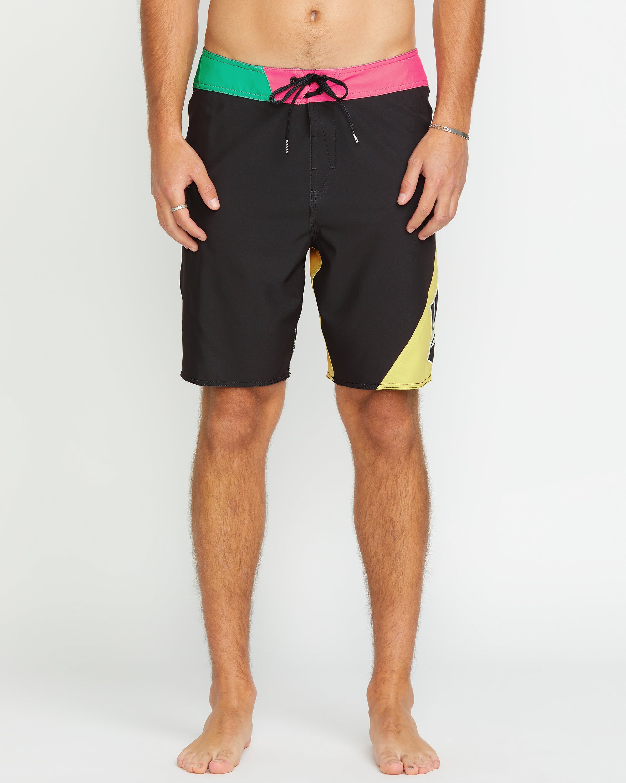 Vee Bee Mod 20" Boardshorts - BLACK