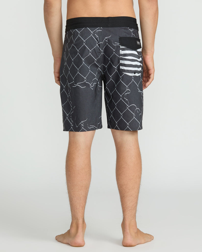 Misdormeaner Stoney 19" Boardshorts - Black