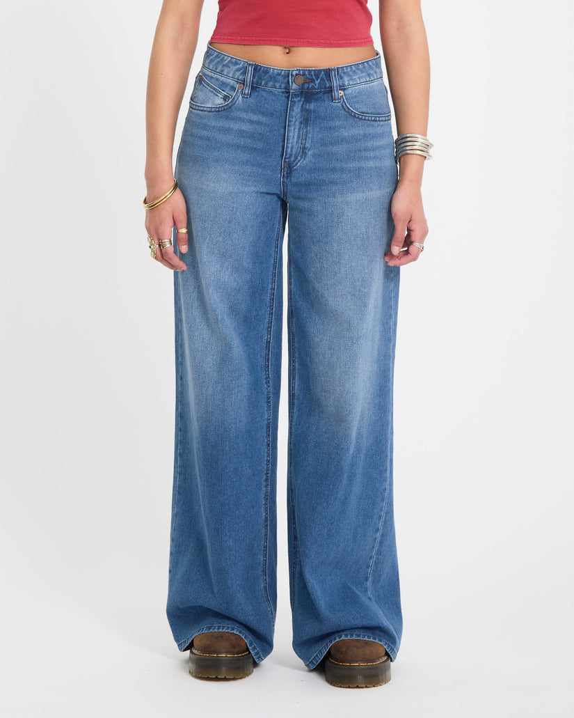Stoned Boyfriend Low Rise Jeans - Worn Light Blue