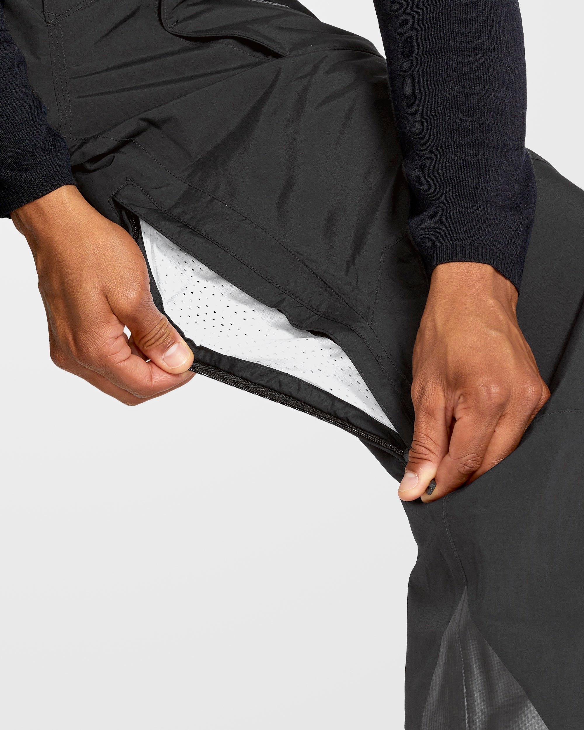 VOLCOM Rain Gore-Tex Bib Overalls Mサイズ Rain Gore-Tex Bib Overall - Black - Herren - Volcom Deutschland