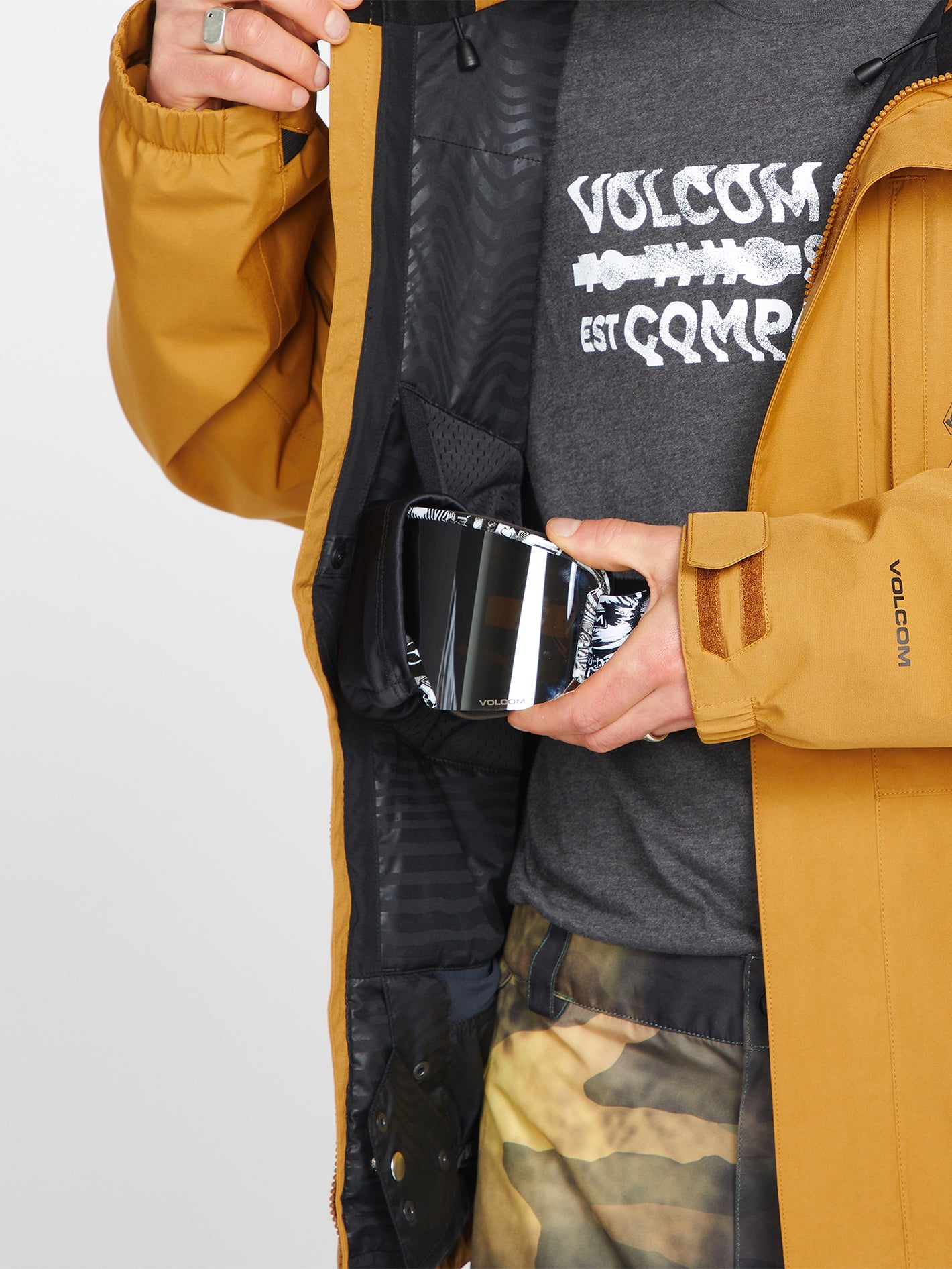 Dua Insulated Gore-Tex Jacket - Caramel | Volcom Deutschland