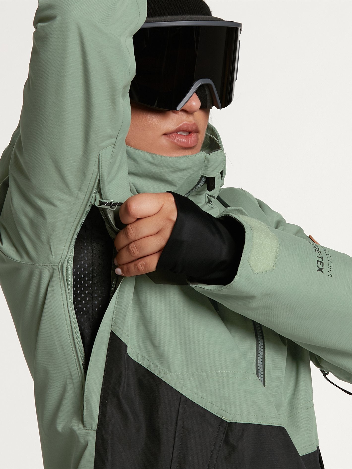 Fern Insulated GORETEX Snowboardjacke Pullover Black Red